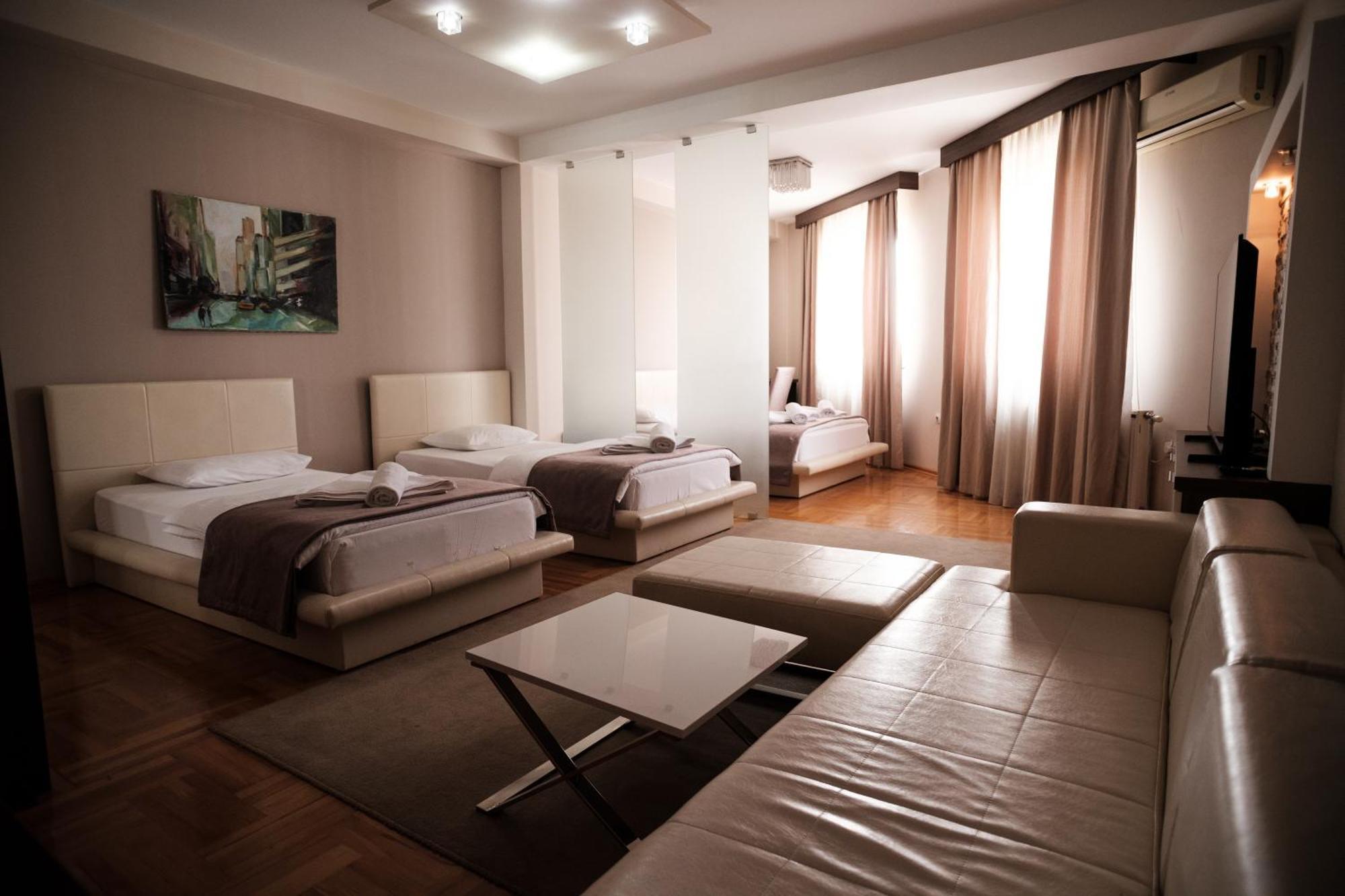 Garni Uni Elita Lux Hotel Ni 外观 照片