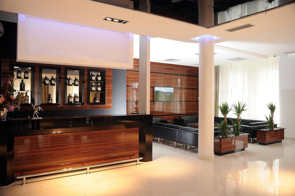 Garni Uni Elita Lux Hotel Ni 外观 照片