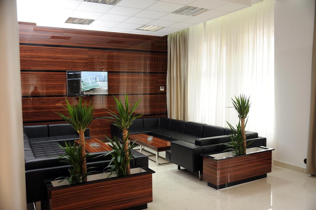 Garni Uni Elita Lux Hotel Ni 外观 照片