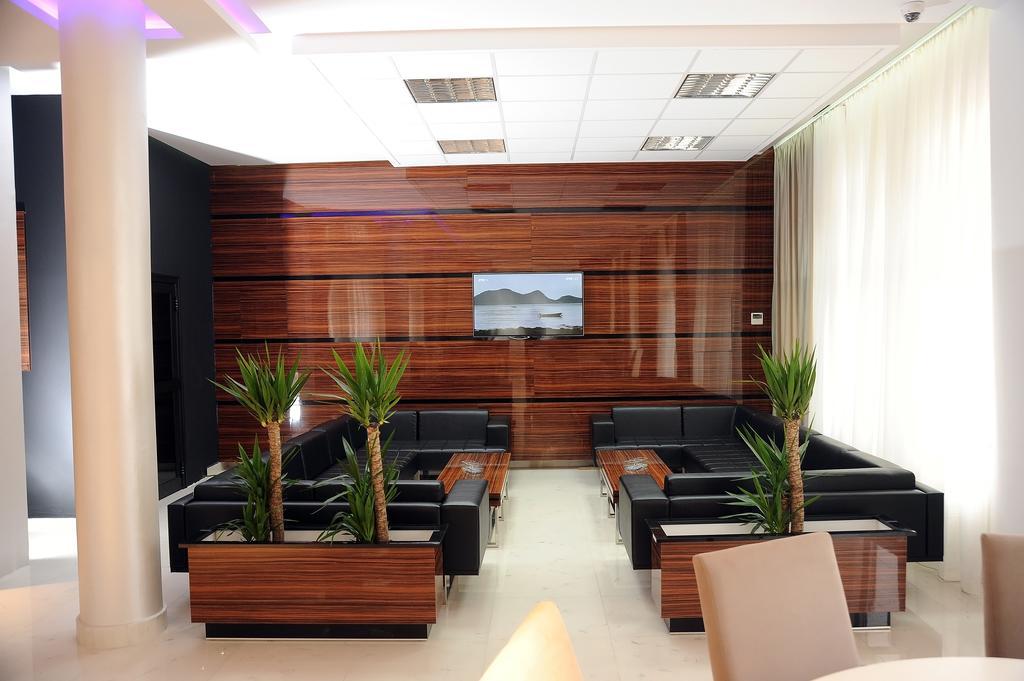 Garni Uni Elita Lux Hotel Ni 外观 照片