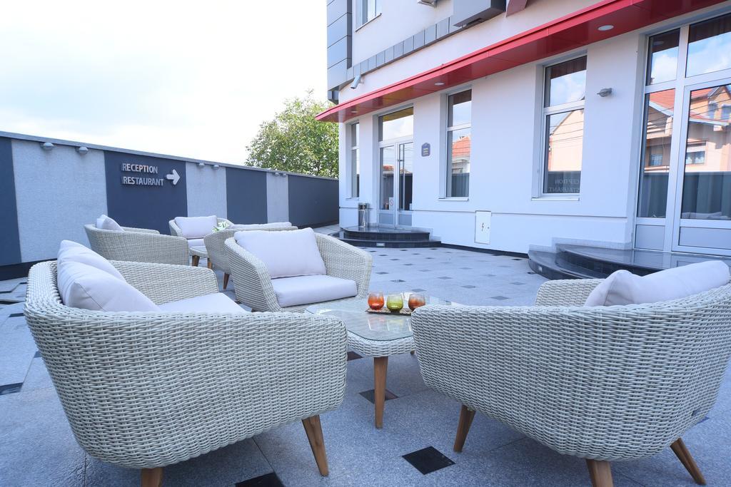 Garni Uni Elita Lux Hotel Ni 外观 照片