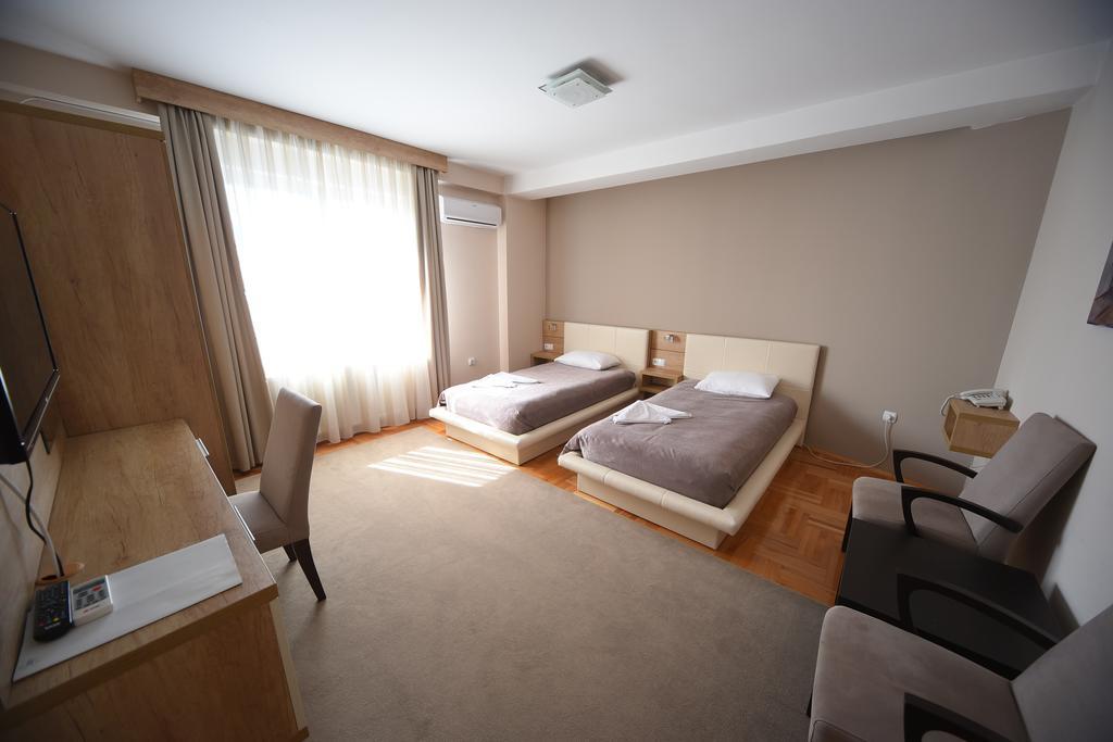 Garni Uni Elita Lux Hotel Ni 外观 照片