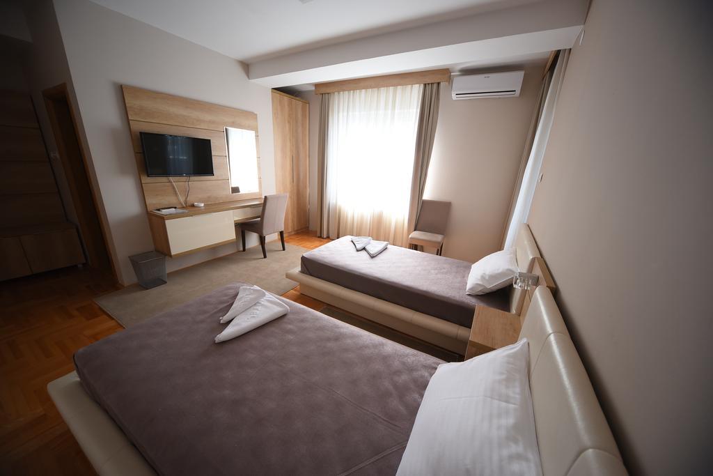 Garni Uni Elita Lux Hotel Ni 外观 照片