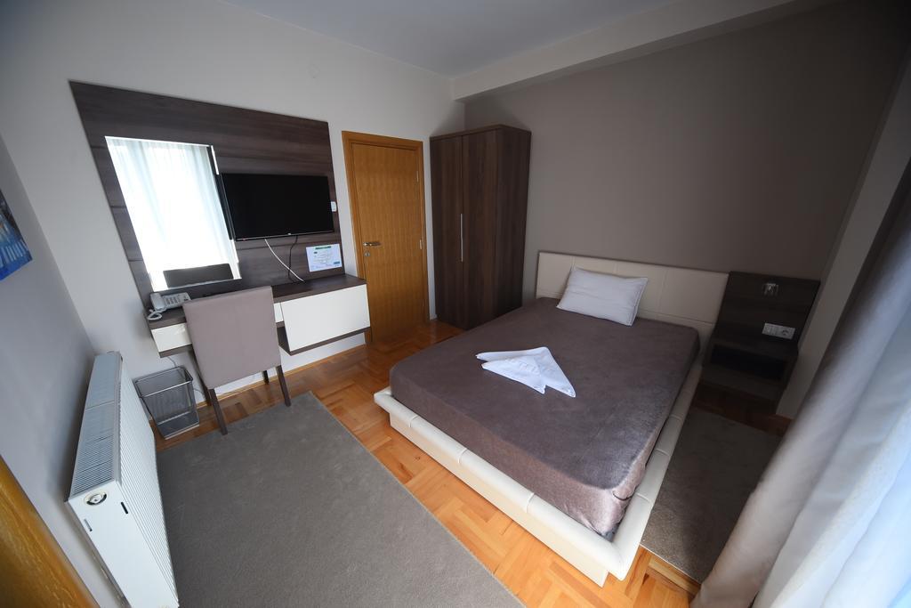 Garni Uni Elita Lux Hotel Ni 外观 照片
