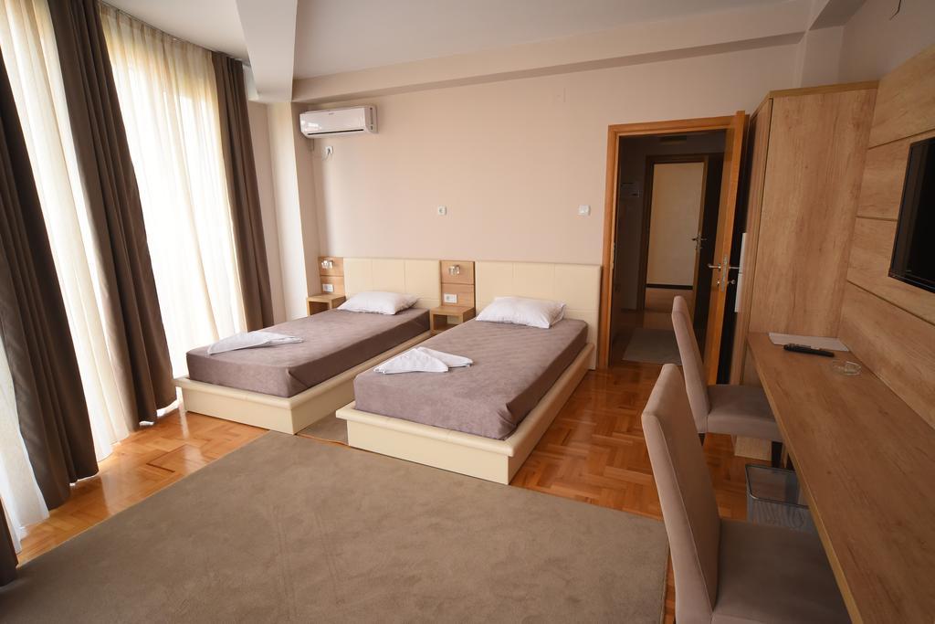 Garni Uni Elita Lux Hotel Ni 外观 照片