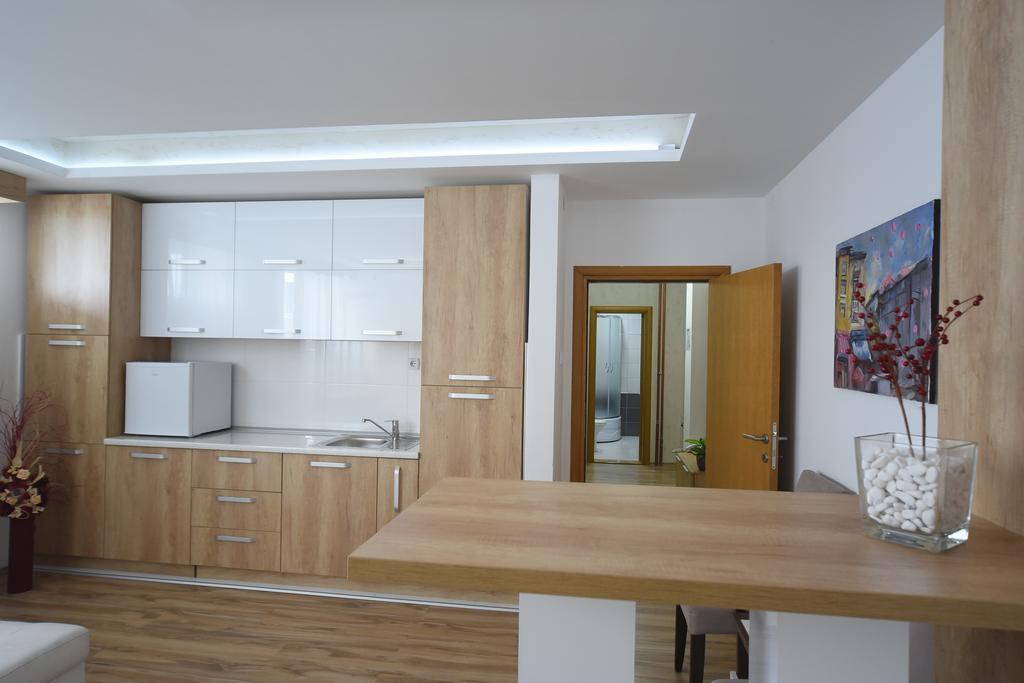 Garni Uni Elita Lux Hotel Ni 外观 照片