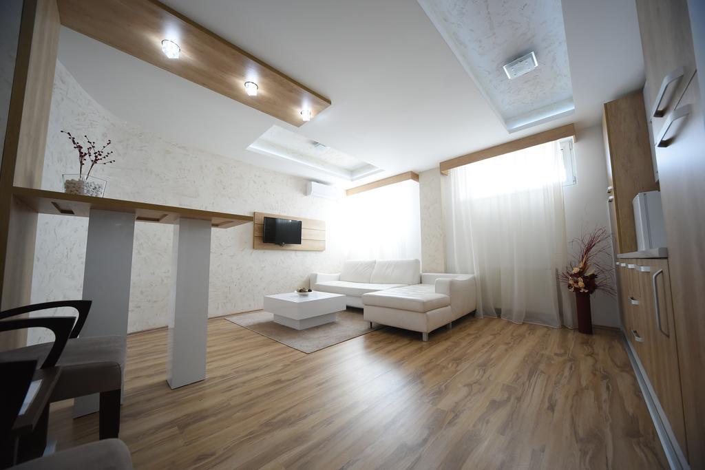 Garni Uni Elita Lux Hotel Ni 外观 照片