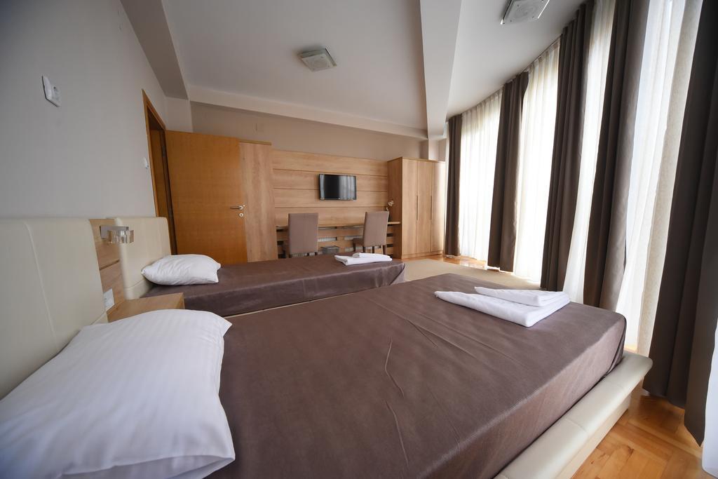 Garni Uni Elita Lux Hotel Ni 外观 照片