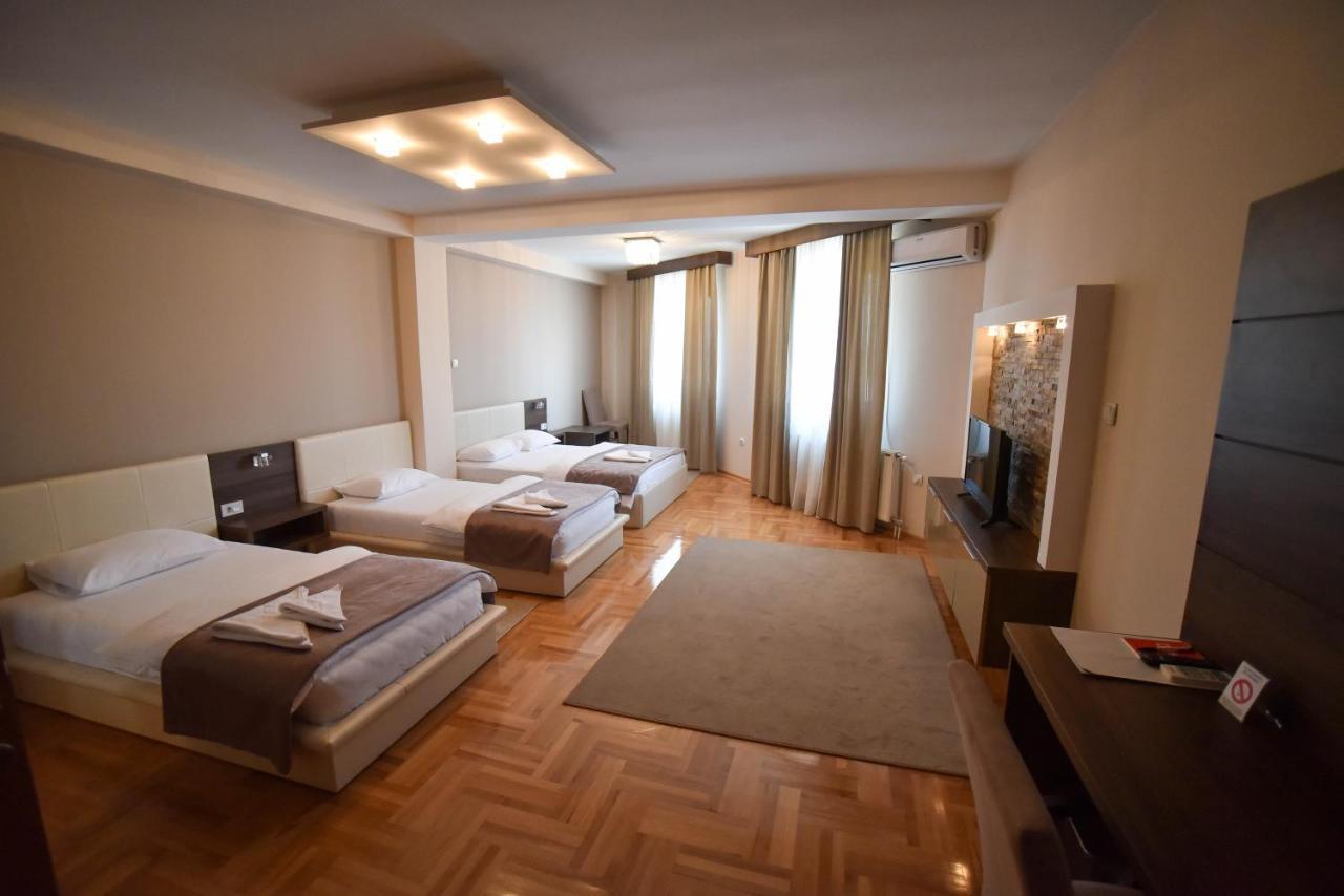 Garni Uni Elita Lux Hotel Ni 外观 照片