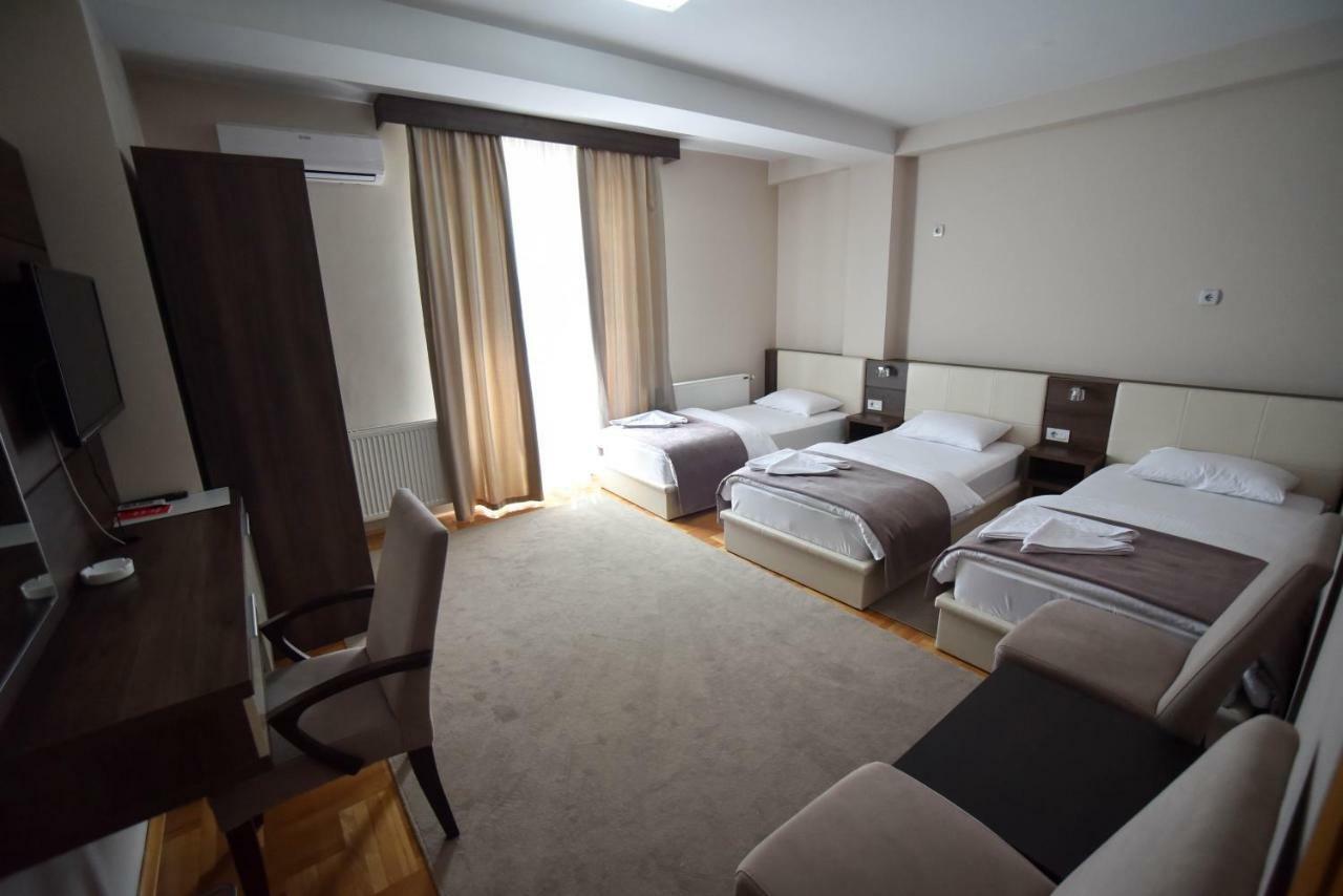 Garni Uni Elita Lux Hotel Ni 外观 照片